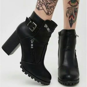 ❌❌SOLD❌❌ M & L Zipper Booties